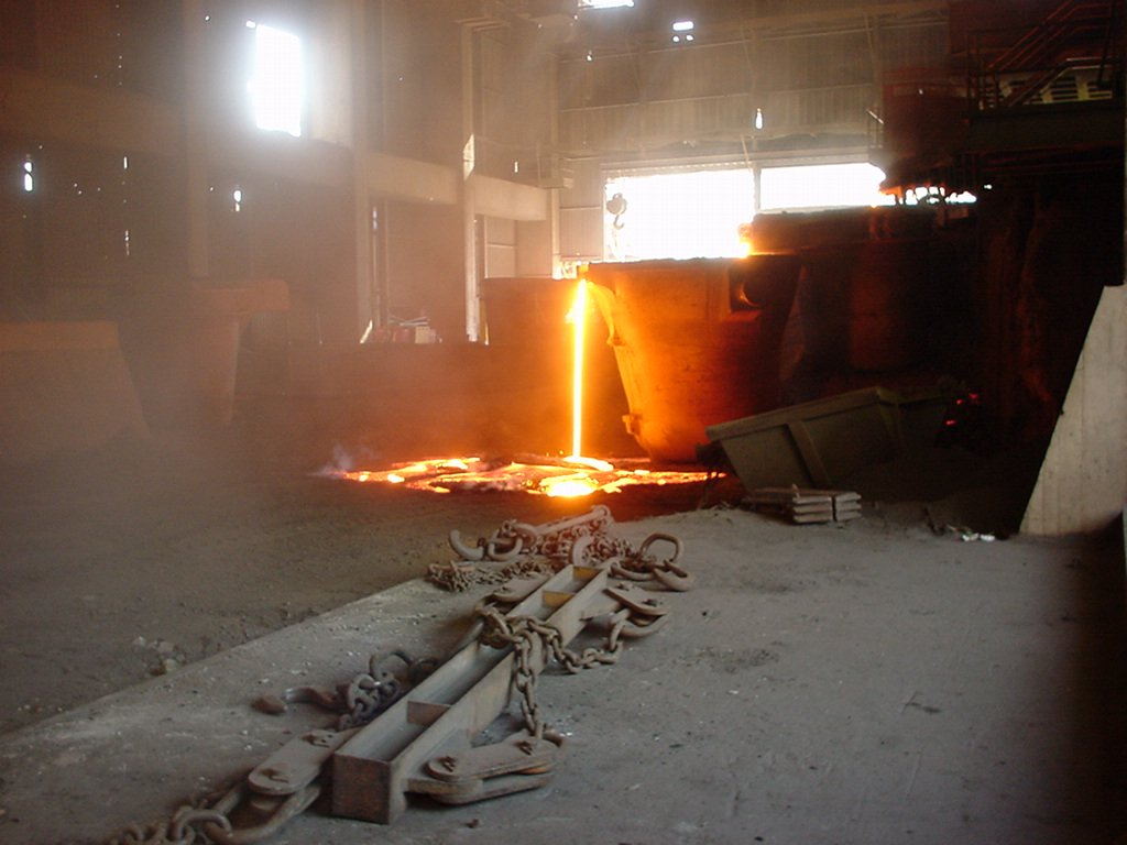 Molten metal pour at chrome smelter